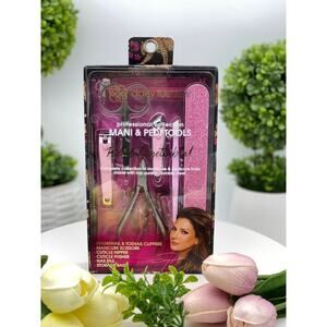 NIB DAISY FUENTES MANI/PEDI TOOLS SET. SET INCLUDES- FINGERNAIL AND TOENAI